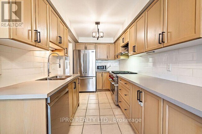Building Photo - 2634 Armour Crescent