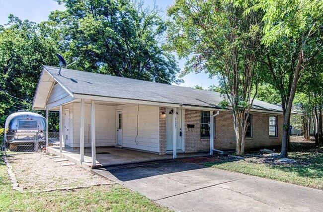 Building Photo - 8523 Brookfield Dr