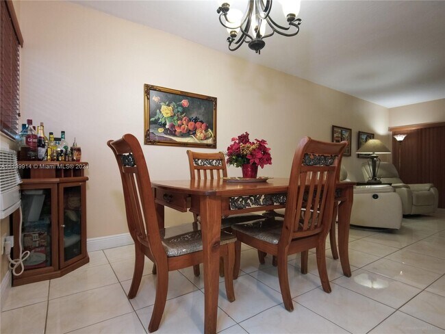 Foto del edificio - 1560 NE 127th St