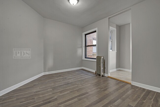 Building Photo - 832 E Hyde Park Blvd
