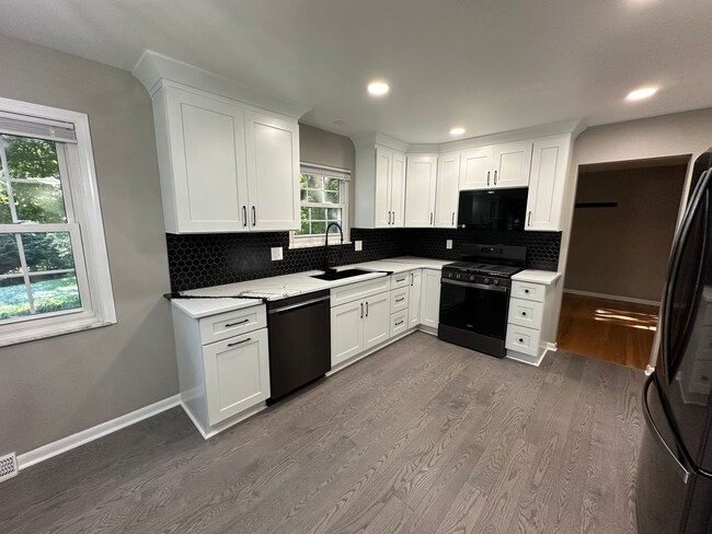 Building Photo - Stunning Single Family Home in “The Knolls”