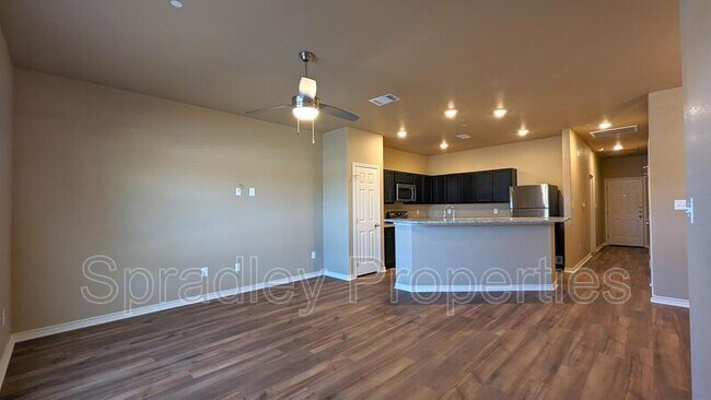 Foto del edificio - 1611 Sabine Rd