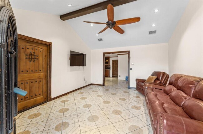 Foto del edificio - 14022 Greenville St