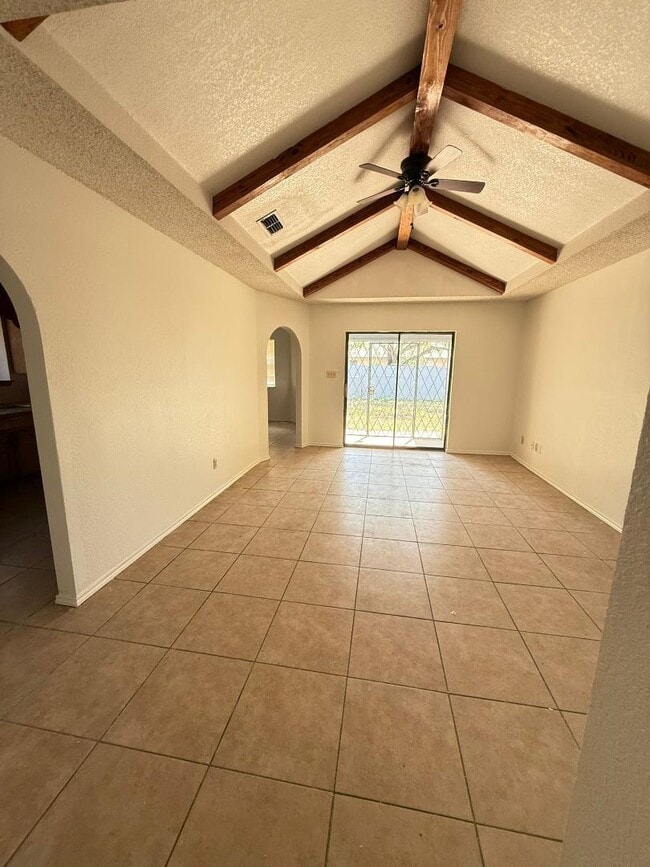 Building Photo - 108 N Mina De Oro St
