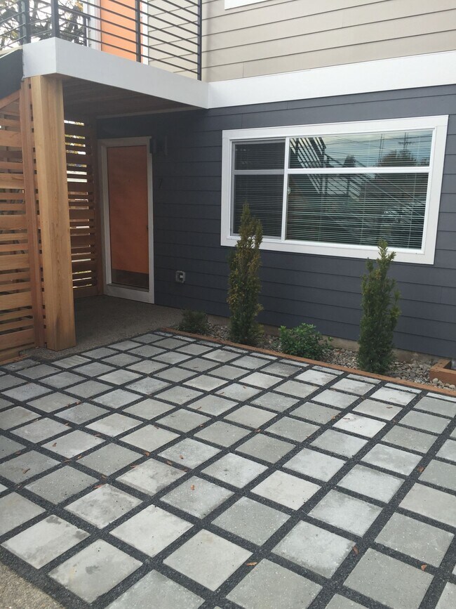Foto del edificio - Private Modern 2Br Hardwoods, Quartz, SS A...