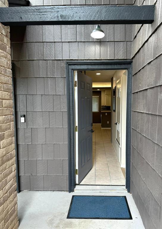 Building Photo - 6905 Woodhue Dr