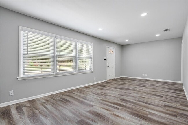 Building Photo - 3718 Highgrove Dr