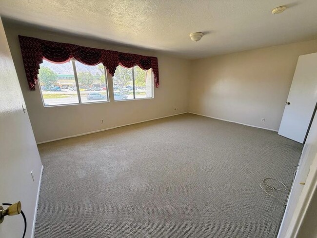 Building Photo - 1134 W Huntington Dr