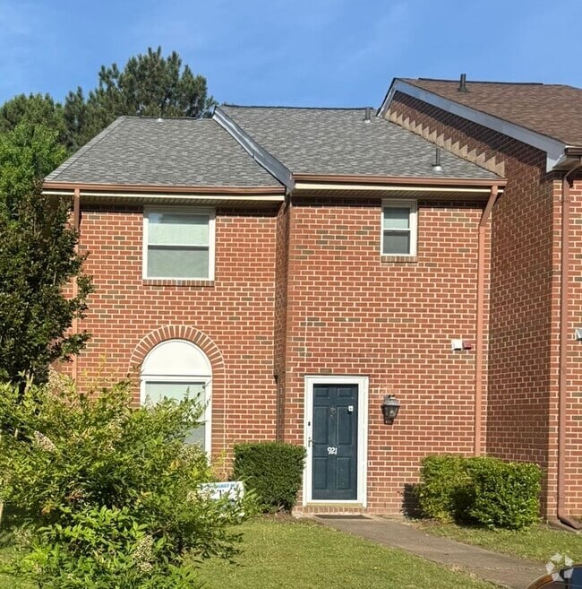 Building Photo - 921 Ewell Rd