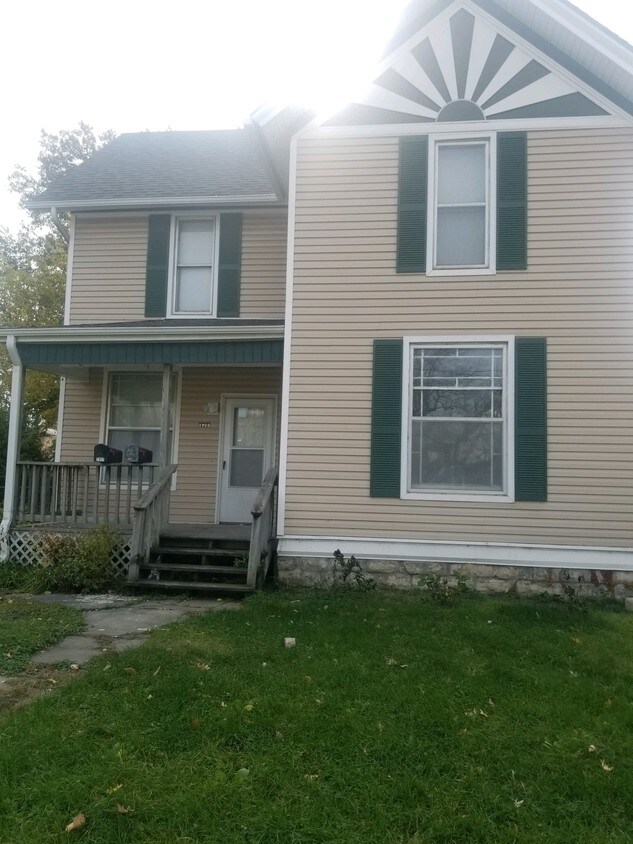 Primary Photo - 2905 Vine St