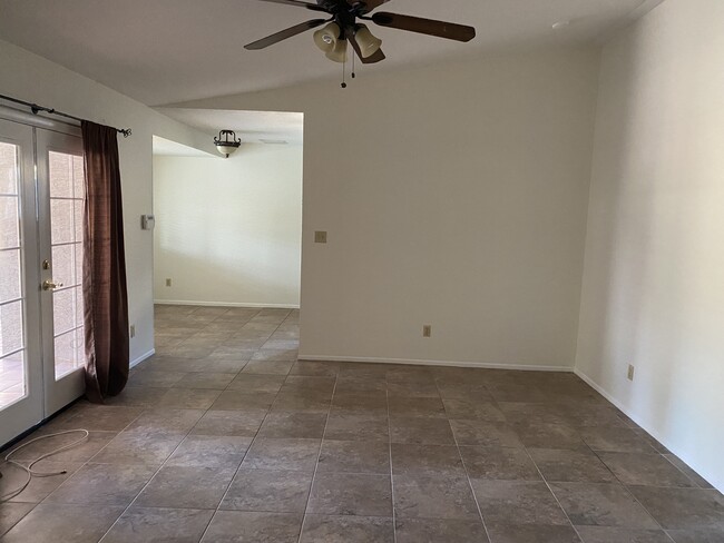 Living room - 1246 E Ivyglen St