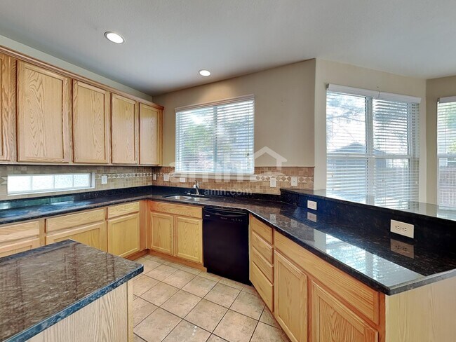 Foto del edificio - 13725 Kearney St