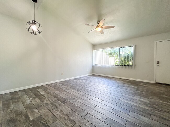 Building Photo - 2508 SW 35th Pl
