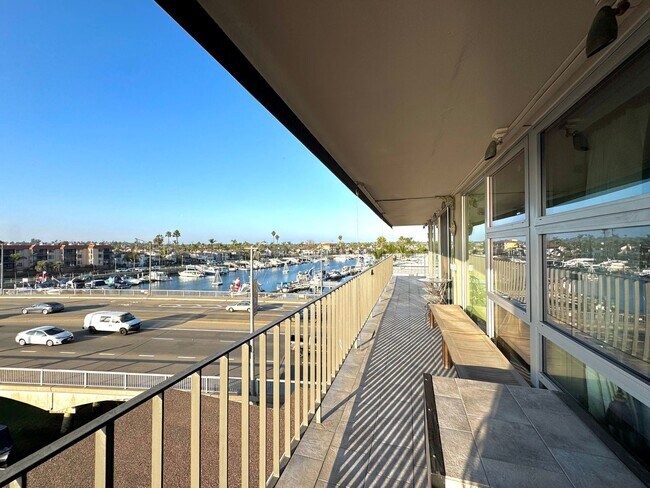 Building Photo - Waterfront Living in Naples - Furnished 2BD/2BA with Bay Views