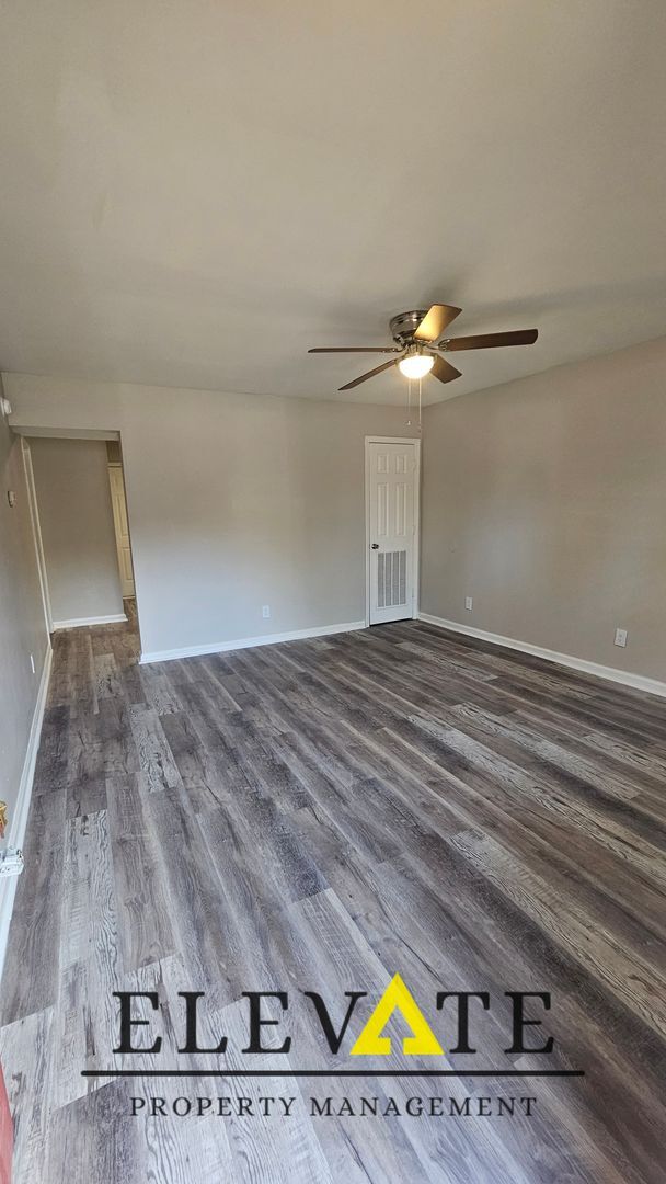Interior Photo - Strawberry Commons