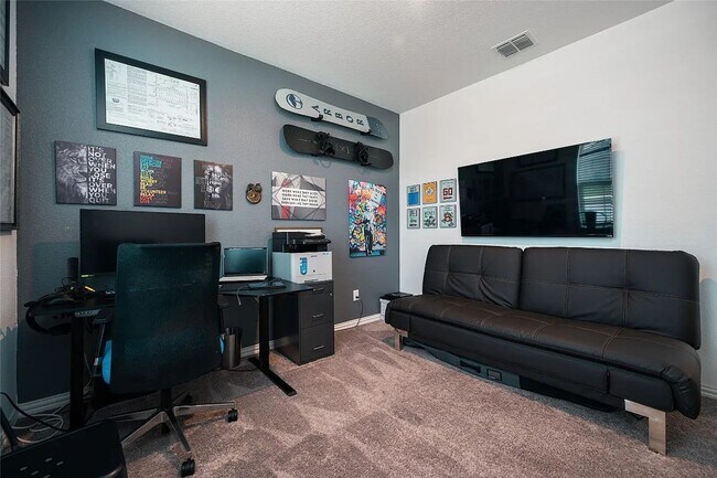 Building Photo - Amazing floor plan with four bedrooms, two...