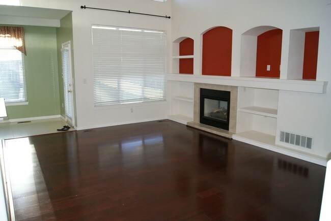 Building Photo - 4260 Lark Sparrow St