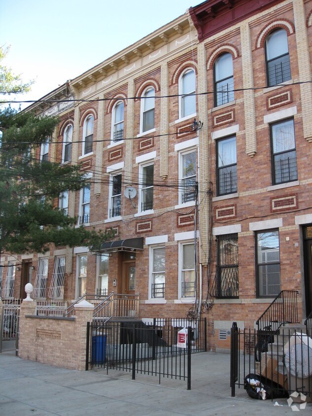 Building Photo - 437 Wyona St
