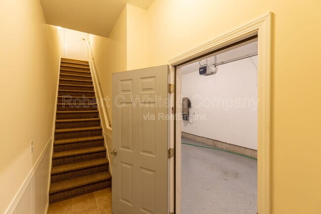 Building Photo - 330 Crystal Ave