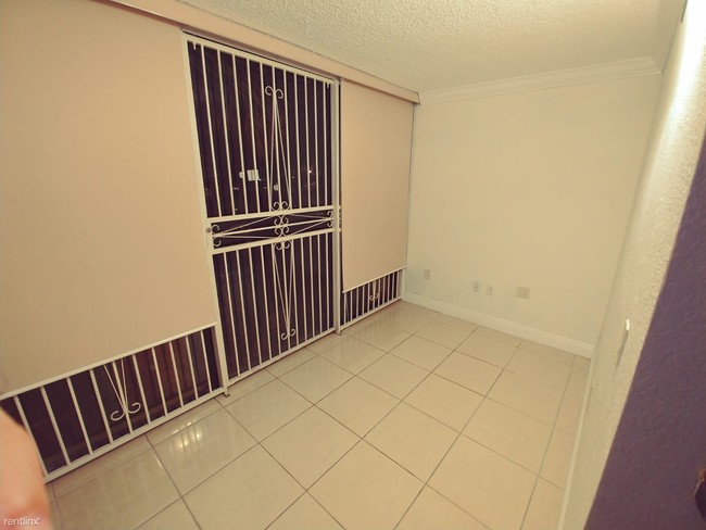 Foto del edificio - 9400 W Flagler St
