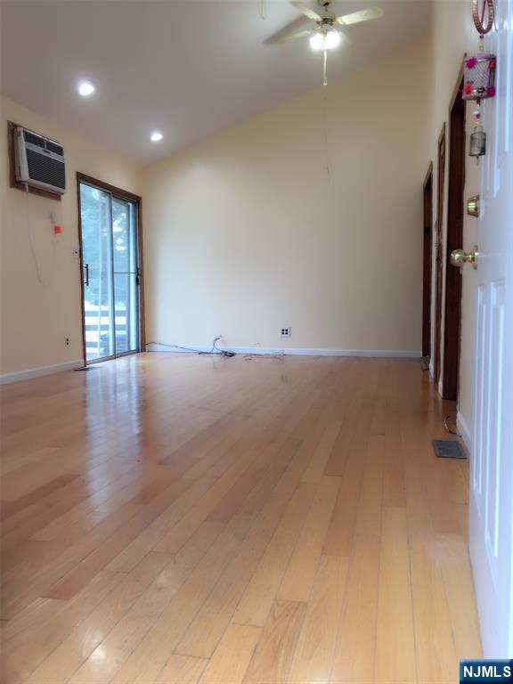 Foto del edificio - 523 W Lookout Ave