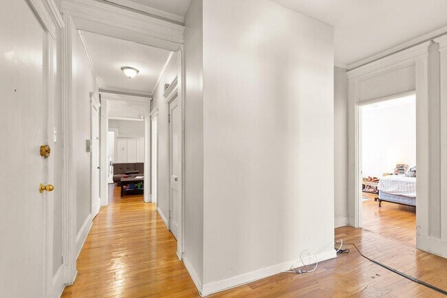 Building Photo - 29 Glenville Ave