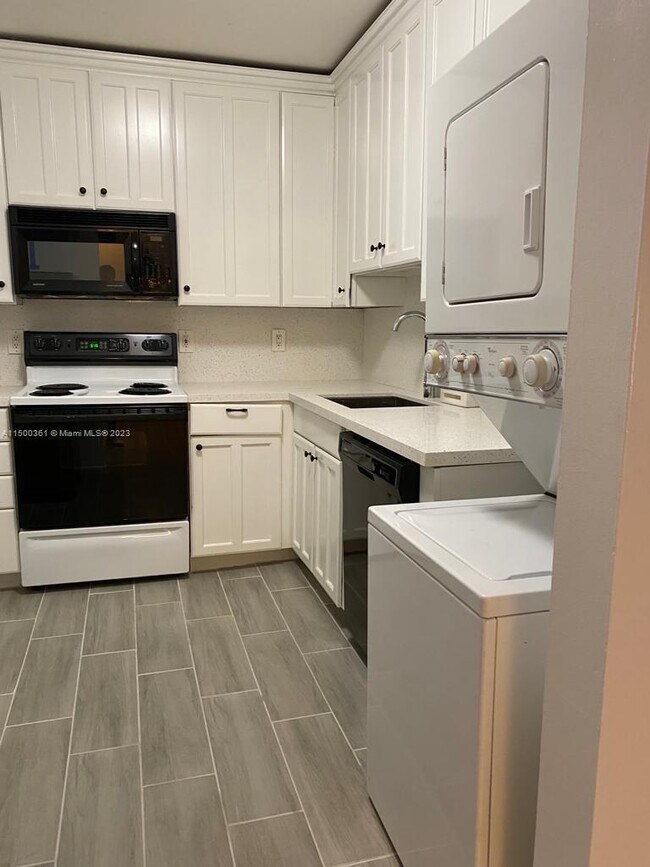 Foto del edificio - 2251 NE 66th St