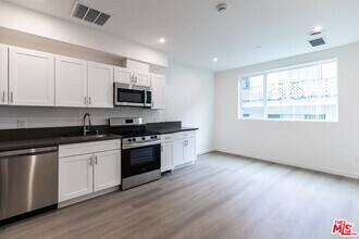Building Photo - 1227 N Berendo St