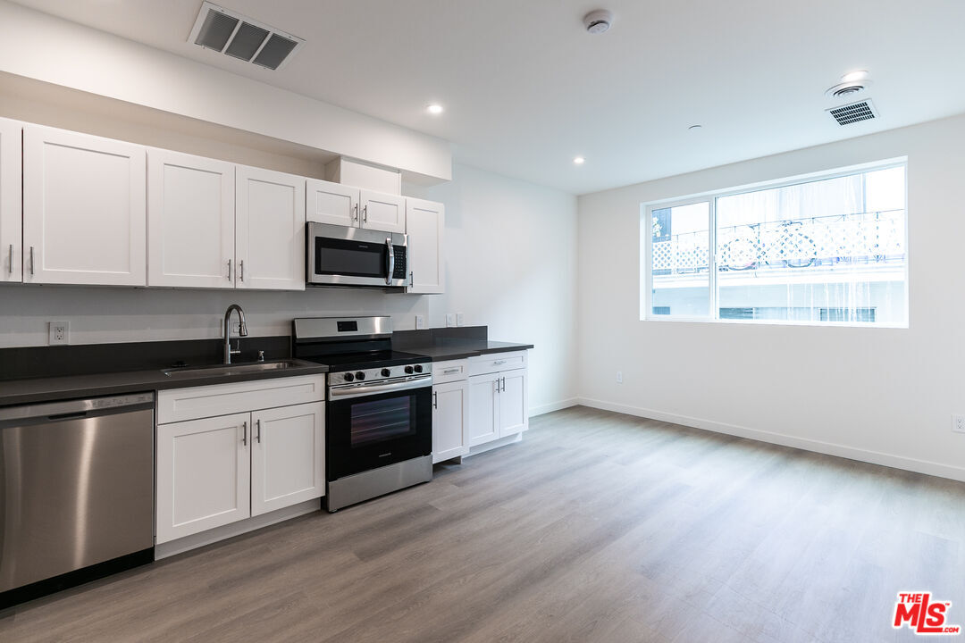 Foto principal - 1227 N Berendo St