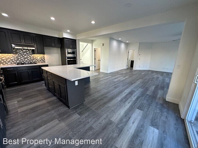 Building Photo - 4 br, 3 bath House - 735 Ellerbrook St