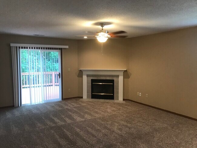 Building Photo - MOVE IN SPECIAL - 3 beds, 2 baths on a cul...