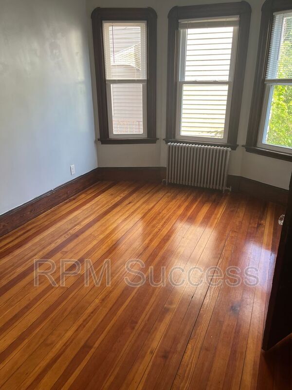 Foto del edificio - 566 Summer St