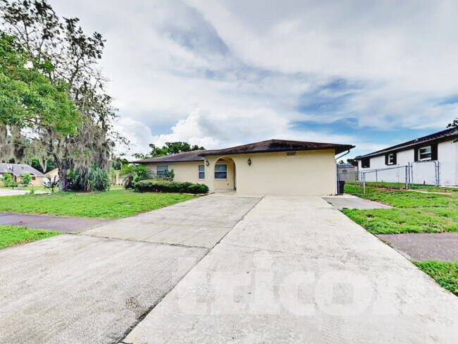 Building Photo - 6320 Moog Rd