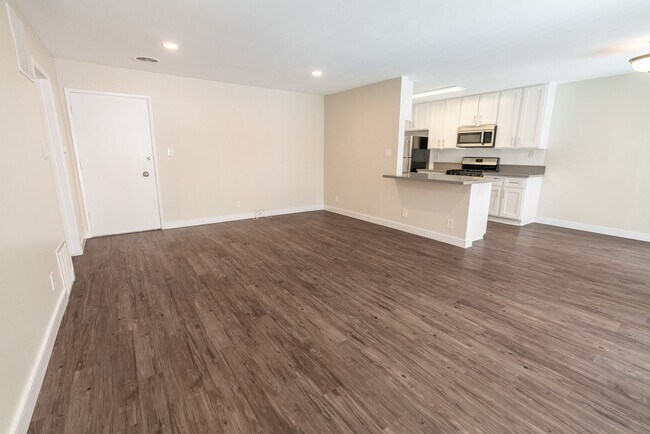 Foto del interior - 616 North Sweetzer Avenue