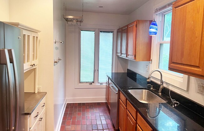 Foto del edificio - 3436 Lyleburn Pl