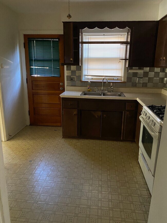 Foto del edificio - 7643 Knox Ave