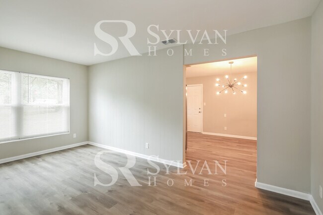 Foto del edificio - Feel welcome in this well-maintained 4BR 2...