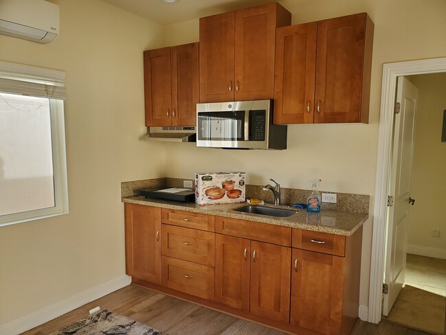 Kitchenette - 6248 Teesdale Ave