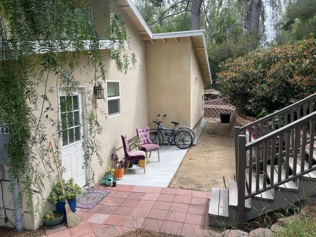 Building Photo - 8846 Farralone Ave
