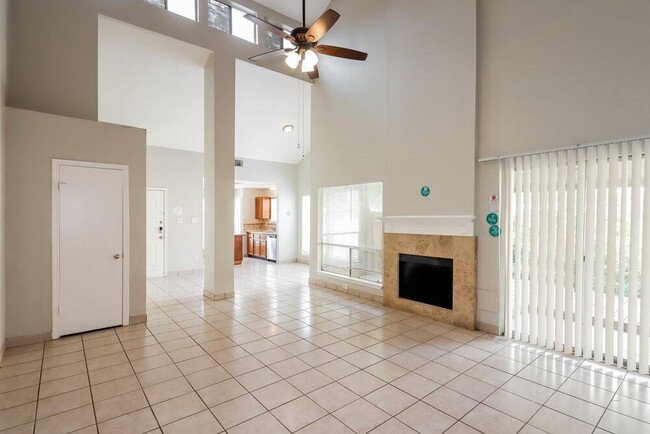 Foto del edificio - 6830 Heather Hollow Dr