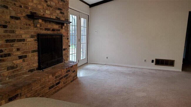 Building Photo - 2201 Westlake Dr