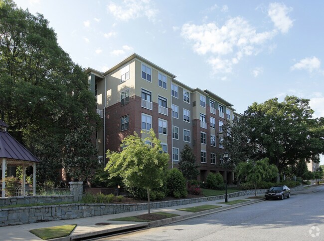 Building Photo - Columbia Heritage