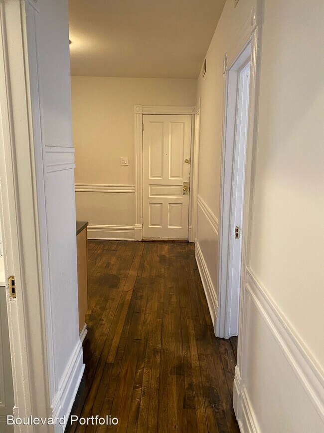 Foto del edificio - 3247 W Division St