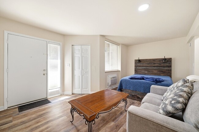 Foto del edificio - 1243 Cedars Ct