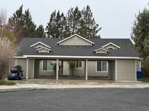 Building Photo - 2965 NE Worthington Ct