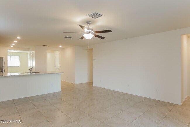Foto del edificio - 9004 S 254th Dr