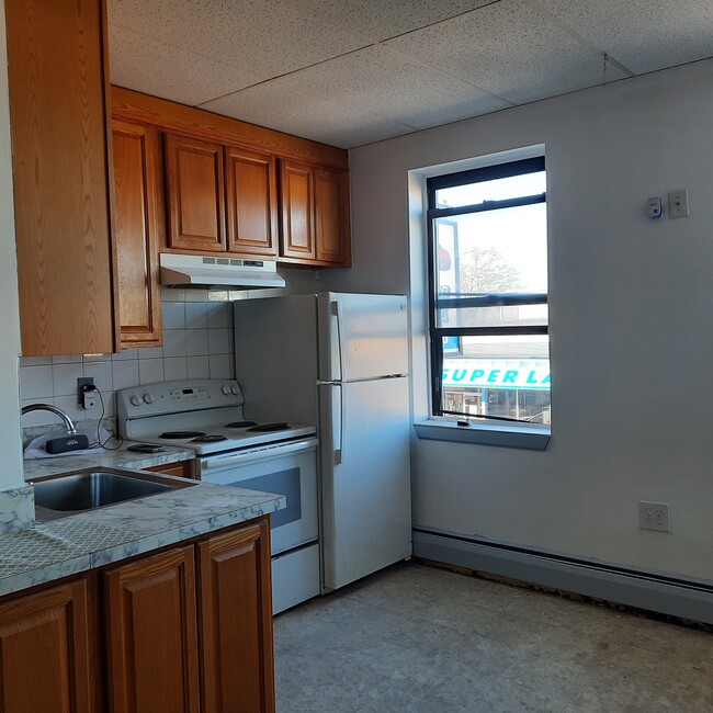 KItchen - 282 E 3rd St