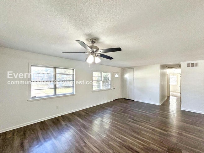 Foto del edificio - 3601 Hendricks Ave
