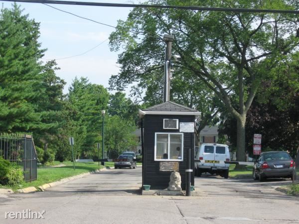 Building Photo - 9544 Greenview Ave