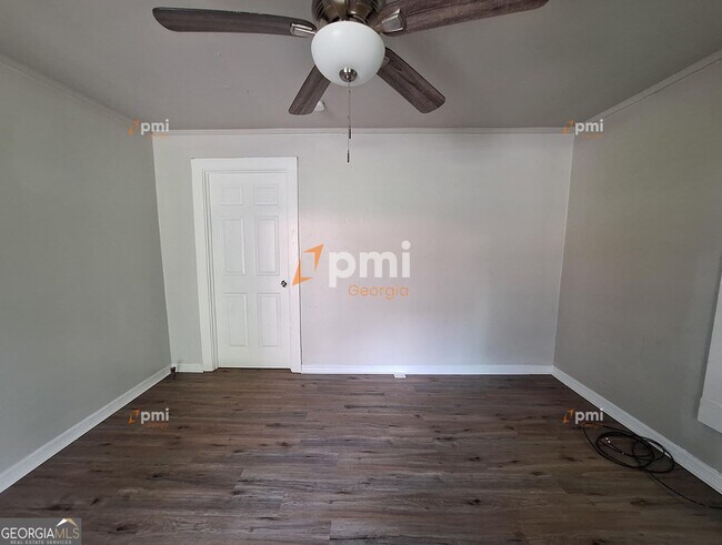 Foto del edificio - 122 Irwin St